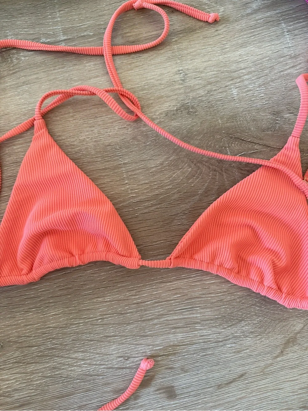Skatie Coral Ribbed Triangle String Bikini - Picture 4 of 4